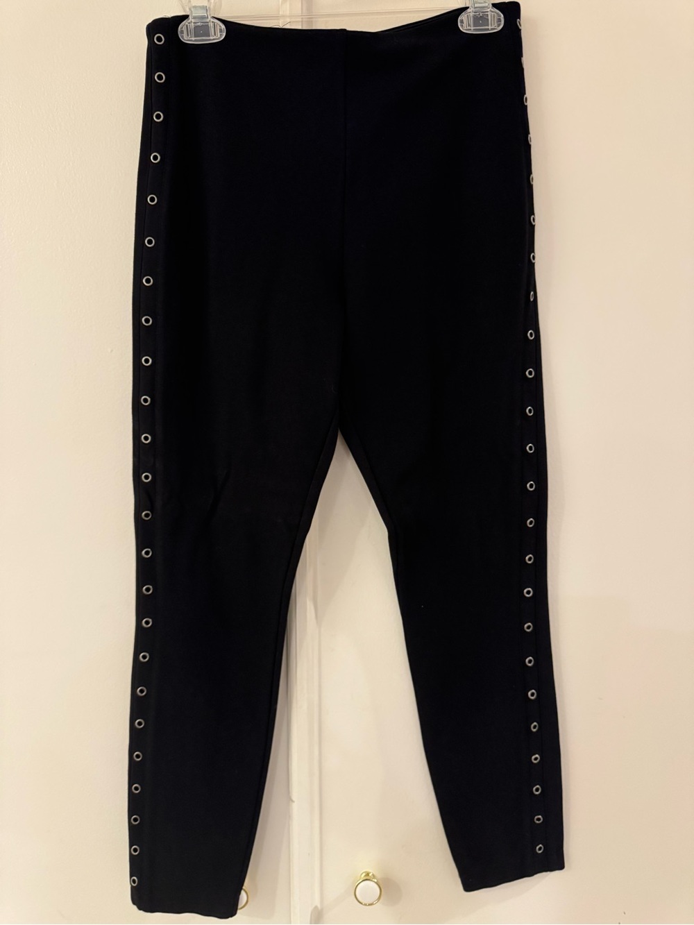 Lysse Black Grommet Leggings Size M